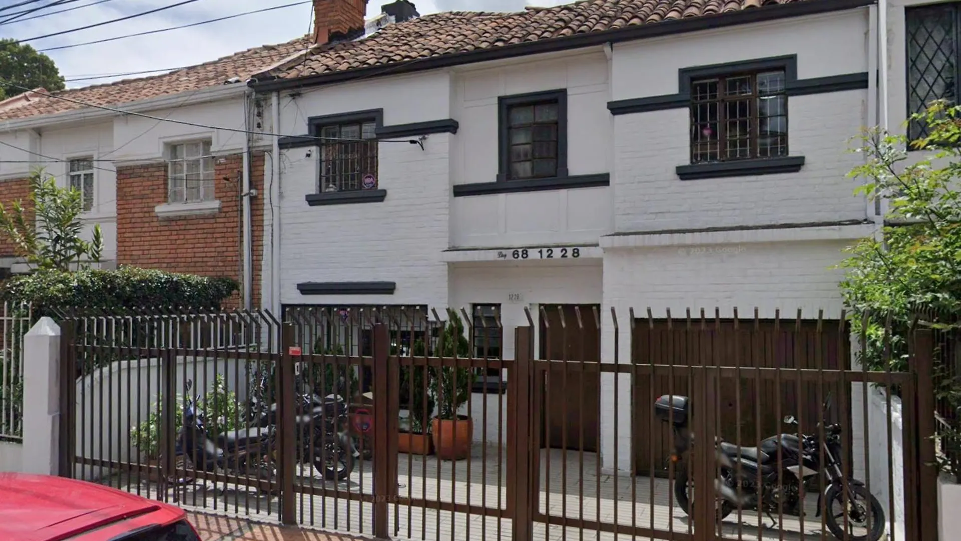 Oculto Hostel contacts